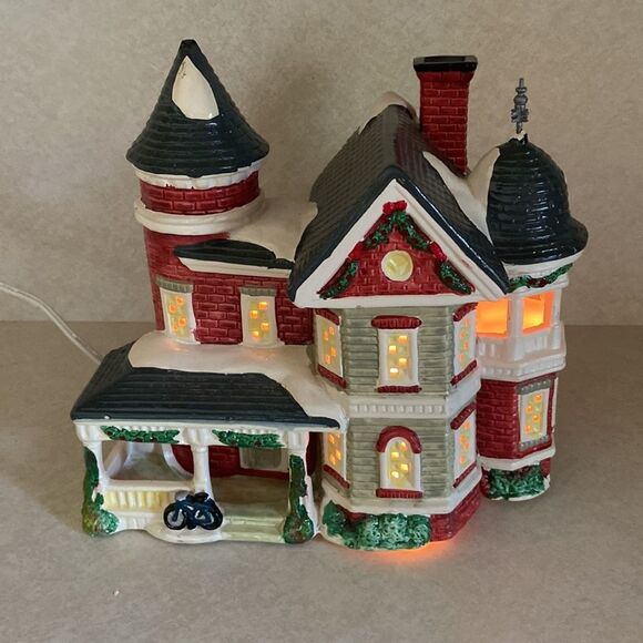Santa’s Best Christmas in Vermont Ceramic House - Picture 3 of 9